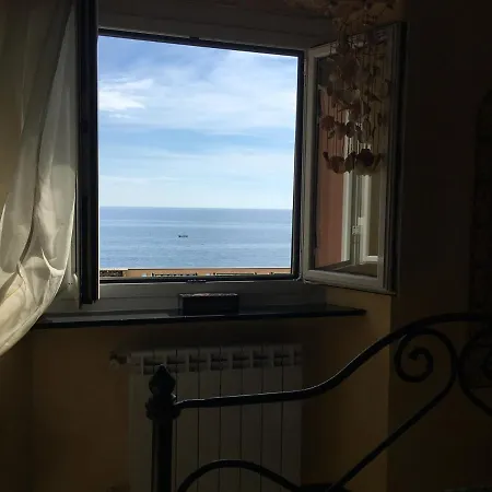 Romantic Sea View Flat In Γένοβα