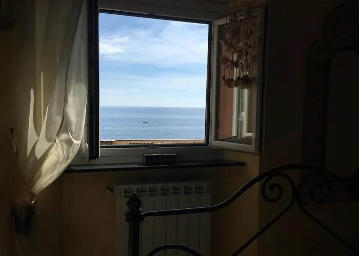 Romantic Sea View Flat In Genua