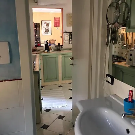 Romantic Sea View Flat In アパート ジェノヴァ