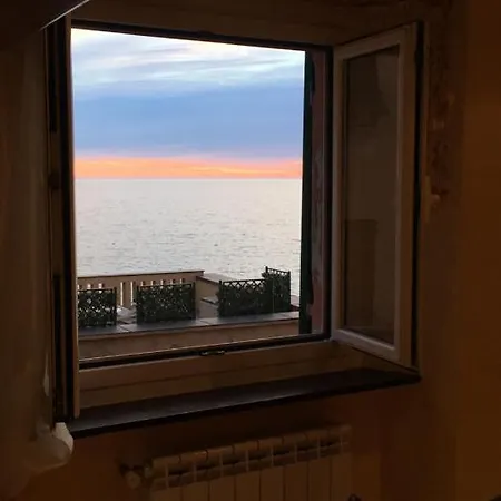 Romantic Sea View Flat In アパート ジェノヴァ